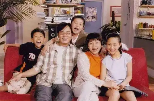 杨伟光穷小子逆袭央视台长,改新闻联播规则,靠插播广告挣27亿