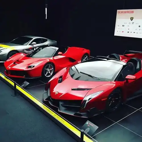 红色毒药兰博基尼venenoroadster红色辣马法拉利laferrari