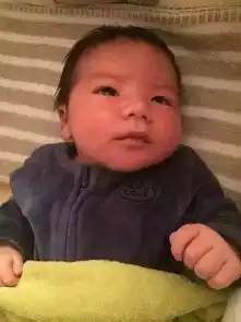 搞笑一位妈妈嫌儿子出生时丑差点扔掉,结果几个月之后.....