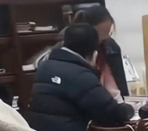 被pua还无动于衷高校男生多次掌掴女友,处理后续让人不敢苟同