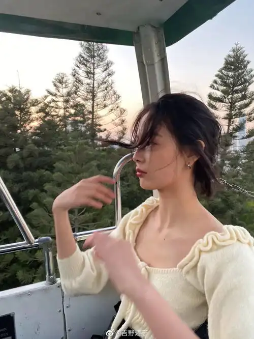 所有跷二郎腿的女生,最后都变成了这样...
