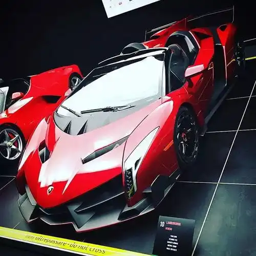 红色毒药兰博基尼venenoroadster红色辣马法拉利laferrari