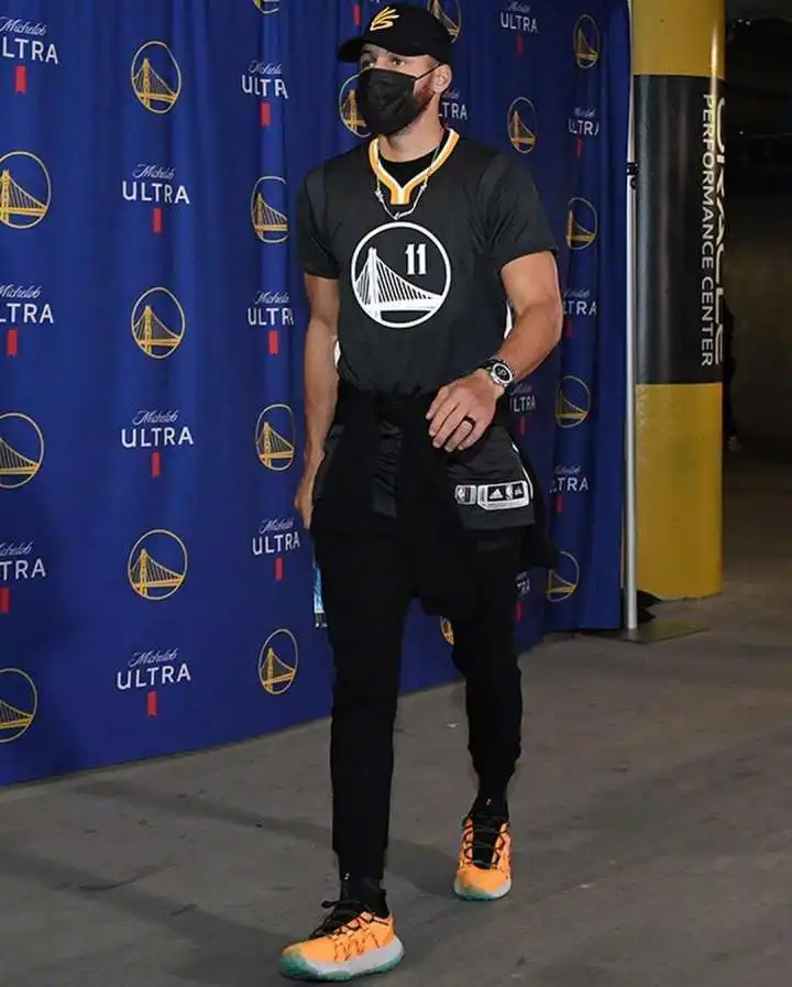 缺阵941天后,克莱汤普森回归nba赛场,助金州勇士战胜骑士