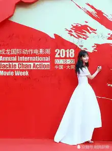 白百何和42岁李心洁同框亮相,无修图的她们高级和老气一目了然