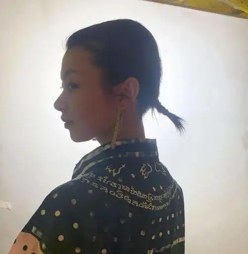 让周董易烊千玺自觉带货的90后深圳女设计师,带领中国设计走向世界