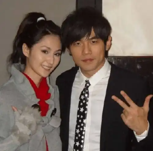 周杰伦昆凌结婚两周年曝周董曾追求性感港星蓝燕遭拒