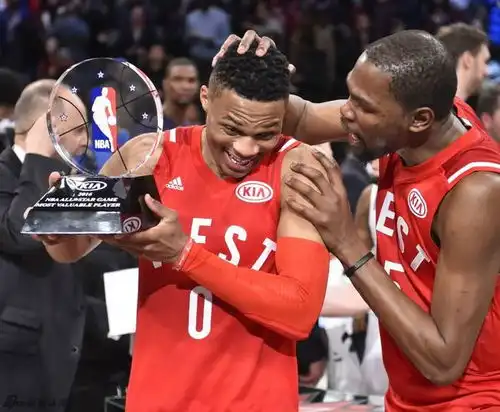 5位名记预测全明星mvp,3人选择詹姆斯,2人分别选择库里莫兰特