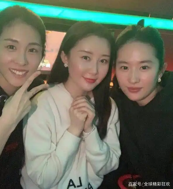 张碧晨追星成功,和刘亦菲合体为舒畅庆生,三位女神素颜出镜