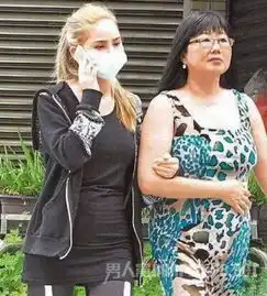 昆凌与妈妈合照曝光网友长大后的姐姐