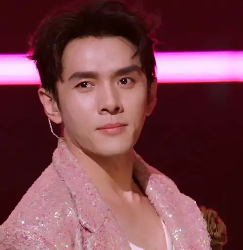 李佳琦披哥暴露真实状态,人变油腻面部馒化,打碎直播滤镜