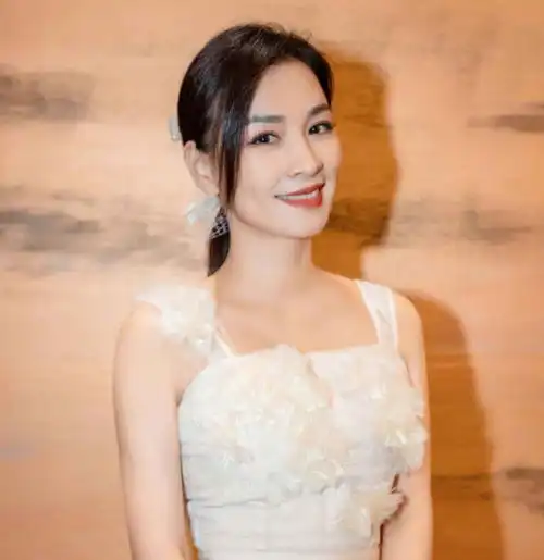 还同情张庭每天花不到10元生活费看看她17亿空中花园豪宅吧