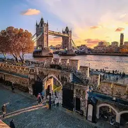 私家定制团英国爱尔兰冰岛3国探秘12日游伦敦经典景点打卡船游康河登都柏林城堡漫步宝尔势格庄园莫赫断崖眺望享受蓝湖温泉浴黄金圈路线索尔黑马冰川徒步