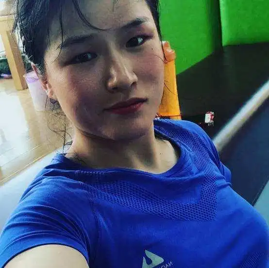 张伟丽成功卫冕金腰带你努力的样子,真美