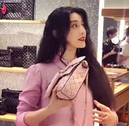 范冰冰一身狐狸精妆扮现身活动现场,妖气十足