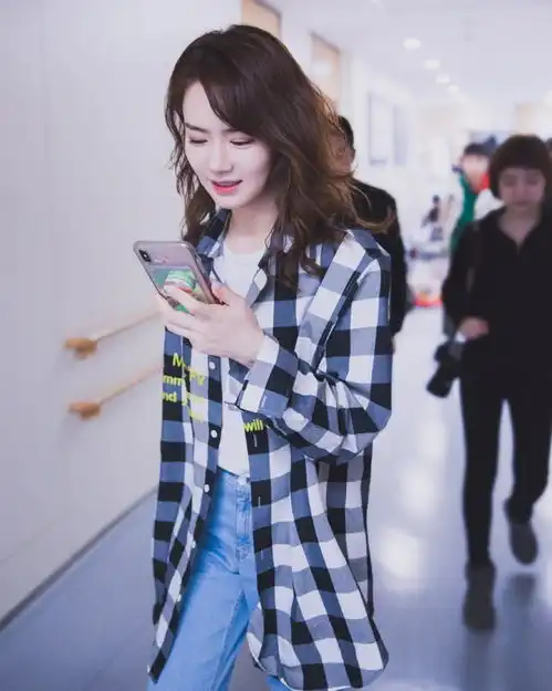 戚薇的发型是lucky设计的只有4岁小孩才能想到,意外潮翻