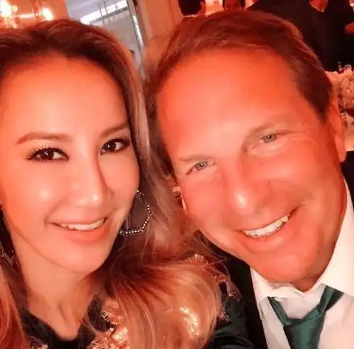 李玟曾被丈夫扫地出门bruce要求调查死因还他清白