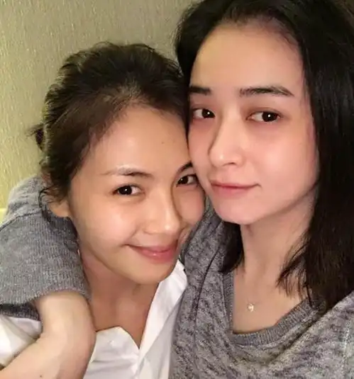 18年姐妹情终闹掰蒋欣正式取关刘涛,荧屏姐妹终成塑料姐妹花