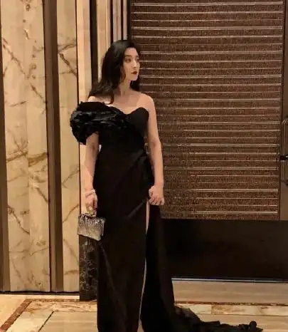 范冰冰奶奶旧照曝光,清纯颜值胜过孙女,网友比范冰冰美多了