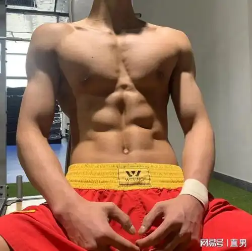 190cm武术体育生穿灰裤子自拍,实力很强