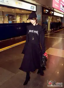 王子文现身机场黑色潮装潮帽个性吸睛组图
