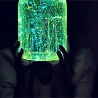 彩色荧光瓶子唯美头像图片,星星点点照亮黑夜