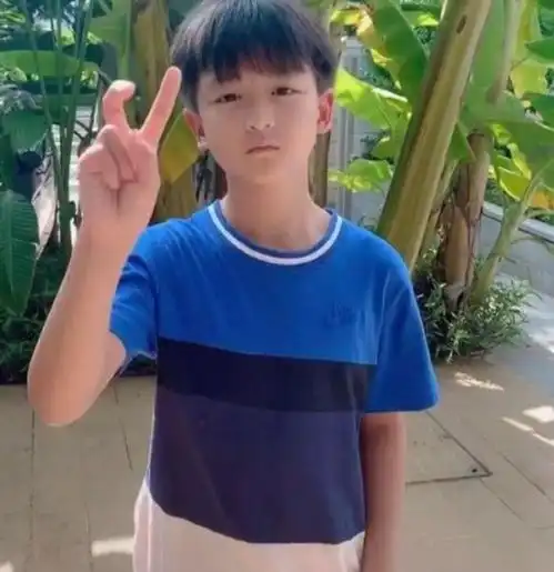 叶一茜晒与田亮接吻照,结婚14年俩孩子一个比一个有出息