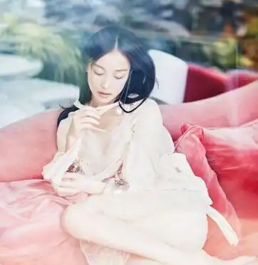 倪妮淡妆容登封面喜欢自己的不完美