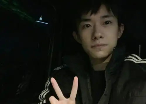 袁咏仪喜欢易烊千玺,张智霖想认他做干儿子,粉丝我是干儿媳