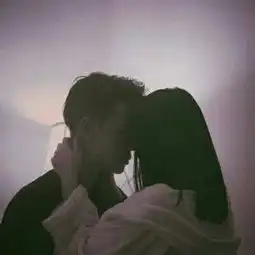 你只记得我坚强.却忘了我是个女qq情侣头像我要个性网
