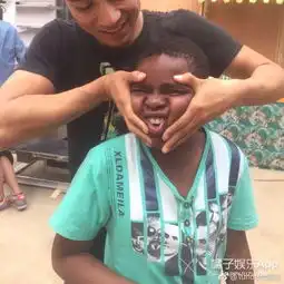 战狼2里的两个非洲小孩是谁竟然都来自中国而且中文超62