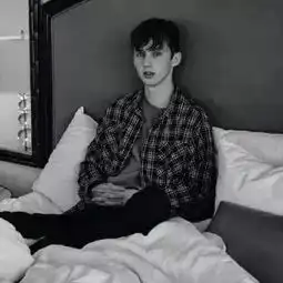 男生头像我想立刻见到你,我想你布满我的眼睛,想你分分秒秒