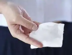 冒痘暗沉这样用化妆棉帮你擦走灰暗