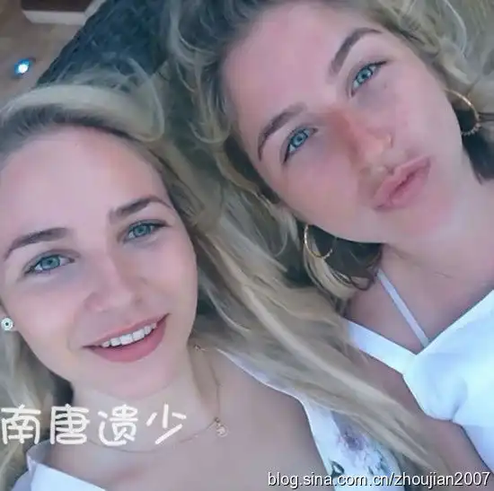 李玟三姐妹聚会称爱情甜蜜和继女是好朋友