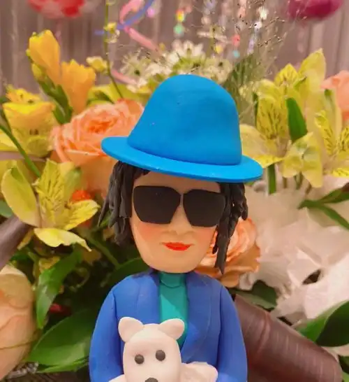 李玟三姐妹合体为妈妈庆生,李妈妈气质优雅三姐妹长相神似