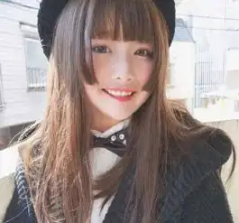 这个女孩照片在日本男性之中疯传,她一露出虎牙大家都呆住了