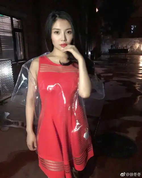 雨天还能这样穿徐冬冬脑洞大开颠覆穿衣观