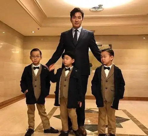 表情包男孩宋民国长大了身高超过同龄人,照片曝光网友认不出