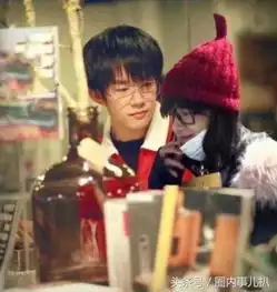 易烊千玺刘艳芬公布恋情,传说中的夫妻相,千玺看她满脸宠溺