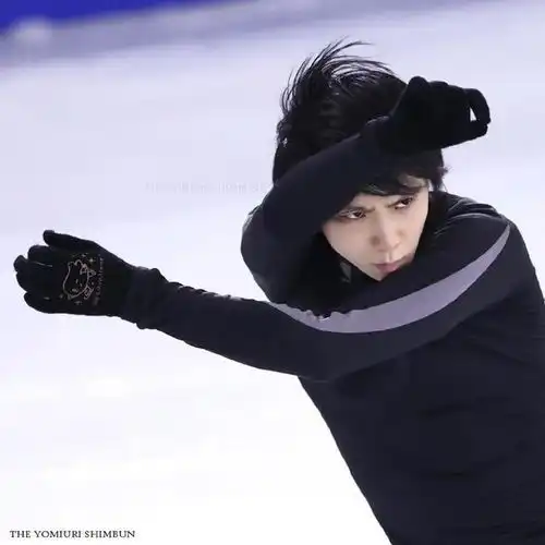 羽生结弦以全新配置挑战经典节目,连项链都相应换了新的