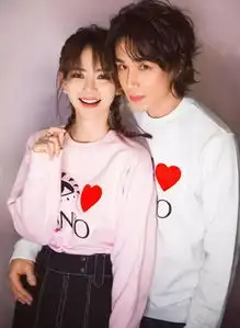 情侣怎么穿才惹眼看看娱乐圈两大最潮cp之一的示范吧