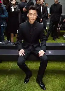 彭于晏穿白色太好看了,同样好看的还有井柏然的新家