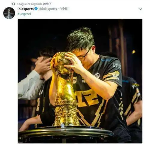 vn卡莎cos微博发合影争宠uzi,网友我更想玩一次卡莎