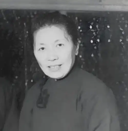 和张爱玲分手后,胡兰成48岁时迎娶了大他6岁,三婚的上海女流氓