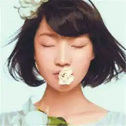 歼10女飞行员余旭牺牲向空中之花致敬