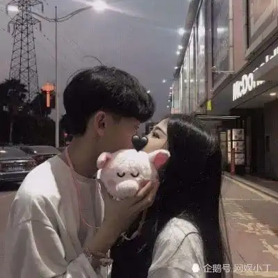 最新秀恩爱情侣头像趁年轻去努力去情爱