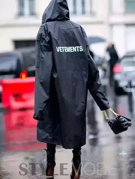 范冰冰裹塑料出街,我们的衣服未来将变成透明的