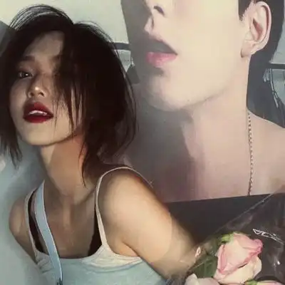 ins女生头像,你被黑暗敲打,恰恰说明你是黑暗本身