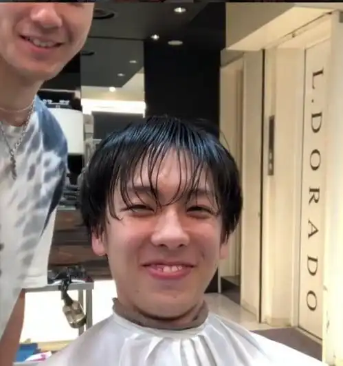日本这位理发师爆红ins,剪头堪比大变活人,全东京的男人都要找他可惜我是女的