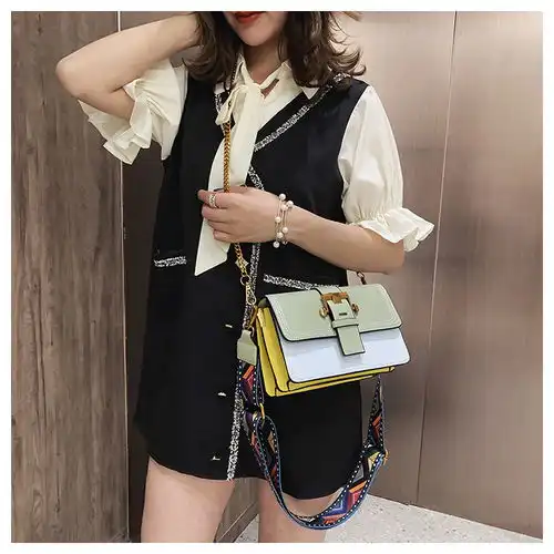 迪阿伦网红小包包女2020新款春夏潮ins斜挎链条港风时尚简约小方包