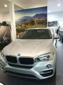 进口车宝马x6现车蓝白相间的标志代表着高速旋转的螺旋桨